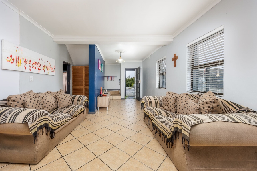 5 Bedroom Property for Sale in Hagley Western Cape